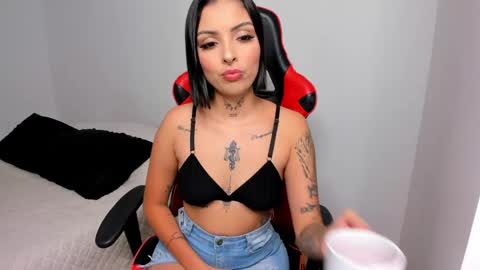 Snapshot of hannah_miltonn chatting on May 2026 07:20:01 PM Hannah Milton online show from May 2026 07:20:01 PM