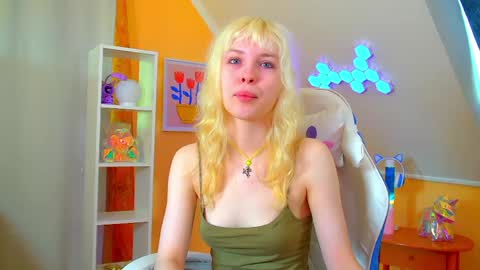 Snapshot of hannahhollis chatting on June 2026 06:16:01 AM Hannah online show from June 2026 06:16:01 AM
