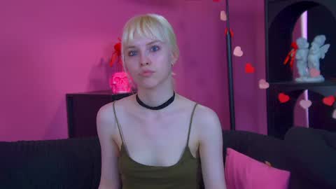 Snapshot of hannahhollis chatting on June 2026 12:44:02 PM Hannah online show from June 2026 12:44:02 PM
