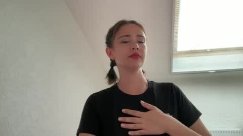 Snapshot of hannahinto chatting on June 2026 12:24:02 PM hannahinto online show from June 2026 12:24:02 PM