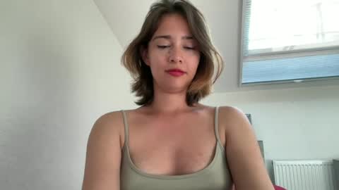 Snapshot of hannahinto chatting on July 2026 02:43:02 PM hannahinto online show from July 2026 02:43:02 PM