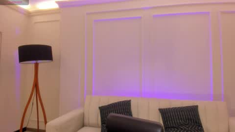 HANNAH J online show from November 2025 05:00:01 PM