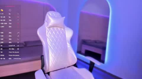 hannahmonttgomery  Help me reach 100 Hands up online show from January 2026 05:18:01 PM