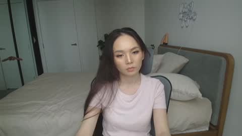 HannaVibe online show from November 2025 04:55:01 AM