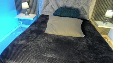 hannyk_ online show from March 2026 12:01:01 PM