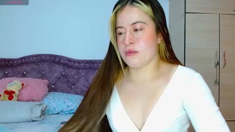 isabella   online show from October 2025 12:06:02 PM