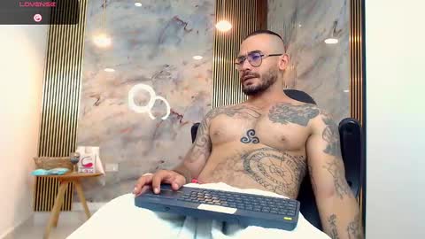 Snapshot of hanz_col chatting on December 2024 02:13:01 AM hanz_col online show from December 2024 02:13:01 AM