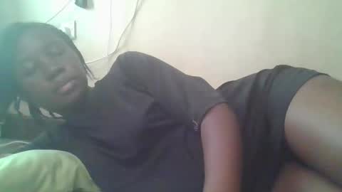 Snapshot of happy_dimple chatting on September 2025 12:18:01 PM happy_dimple online show from September 2025 12:18:01 PM