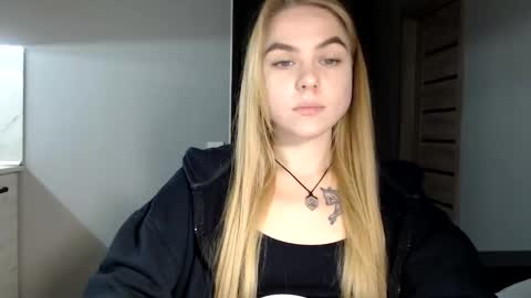 happy_fox_ online show from December 2024 09:58:02 PM