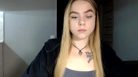 happy_fox_ online show from January 2025 09:51:02 PM