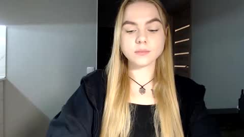 happy_fox_ online show from January 2025 09:21:01 PM