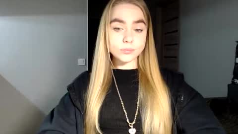 happy_fox_ online show from February 2025 11:04:02 PM