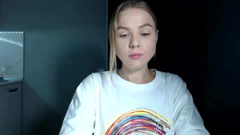 happy_fox_ online show from October 2025 07:47:01 PM