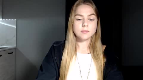 happy_fox_ online show from November 2025 02:16:01 PM