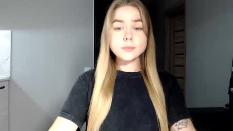 happy_fox_ online show from November 2025 07:08:02 PM