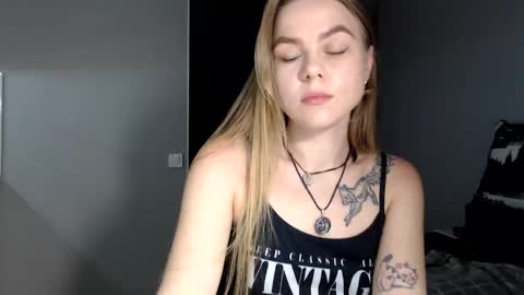 happy_fox_ online show from March 2026 08:48:02 PM