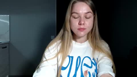 happy_fox_ online show from April 2026 07:55:02 PM