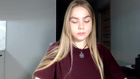 happy_fox_ online show from April 2026 07:29:01 PM