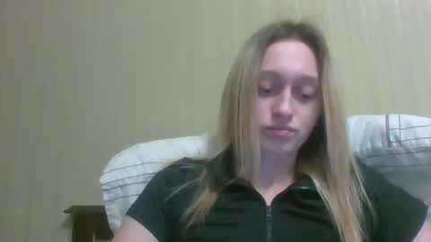 Snapshot of happyanjelika chatting on October 2025 04:17:01 PM Anjelika online show from October 2025 04:17:01 PM