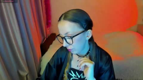 Stephanie online show from October 2025 02:49:01 PM