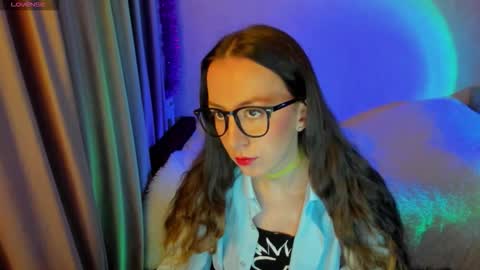 Stephanie online show from October 2025 05:57:01 PM