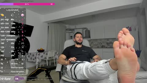 Snapshot of hard_chriss chatting on December 2024 05:21:01 AM Hard Cock online show from December 2024 05:21:01 AM