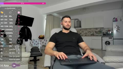 Snapshot of hard_chriss chatting on January 2025 08:06:01 AM Hard Cock online show from January 2025 08:06:01 AM