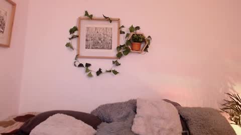 Harmony    Please help me to reach 100 thumbs up online show from February 2025 05:13:01 AM