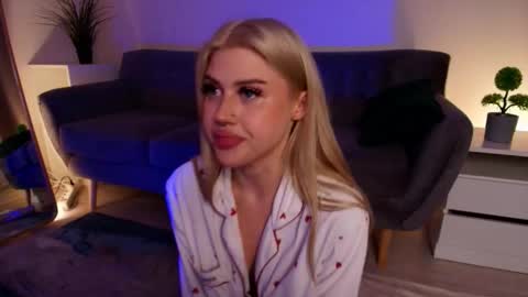 Its KIra hello HUSH is here online show from September 2025 09:49:01 PM