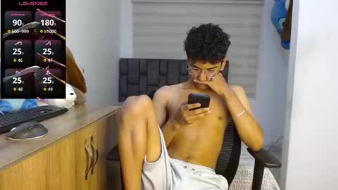 Snapshot of harrytwink18 chatting on September 2025 04:18:01 PM HARRY online show from September 2025 04:18:01 PM