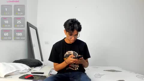 Snapshot of harrytwink18 chatting on December 2025 01:29:02 PM HARRY online show from December 2025 01:29:02 PM