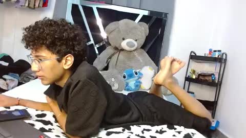 Snapshot of harrytwink18 chatting on February 2026 06:15:02 PM HARRY online show from February 2026 06:15:02 PM