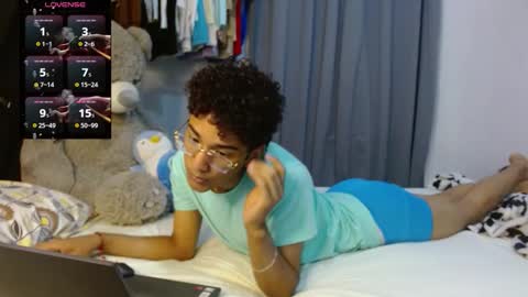 Snapshot of harrytwink18 chatting on April 2026 10:10:01 PM HARRY online show from April 2026 10:10:01 PM