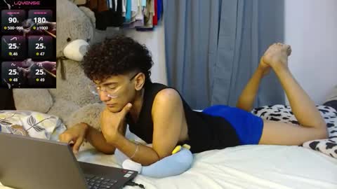 Snapshot of harrytwink18 chatting on April 2026 07:10:01 PM HARRY online show from April 2026 07:10:01 PM