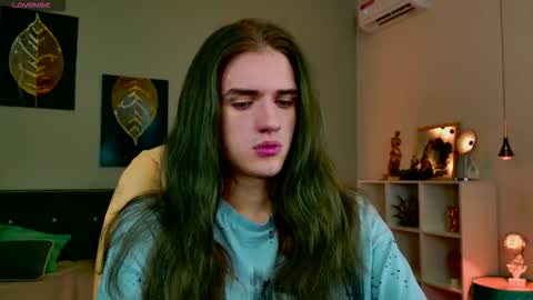 Snapshot of harvey_hair chatting on November 2025 12:05:02 PM harvey_hair online show from November 2025 12:05:02 PM