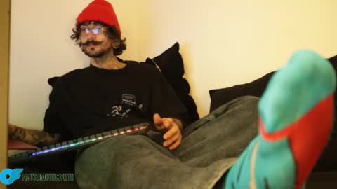 Snapshot of hatsumotokyoto chatting on January 2025 12:50:01 AM More content   2   online show from January 2025 12:50:01 AM