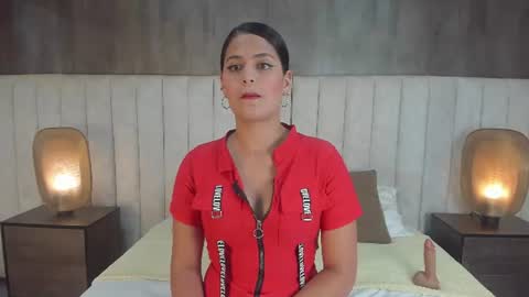 Snapshot of hayli_monroee chatting on June 2026 07:37:01 PM Hayli online show from June 2026 07:37:01 PM