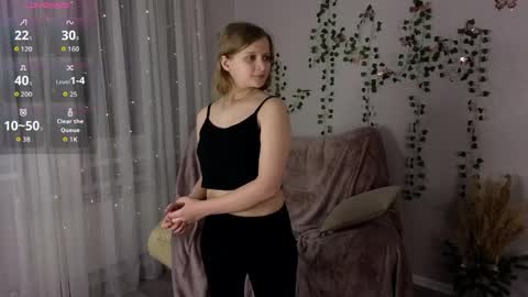 Snapshot of hazeelariel chatting on April 2026 04:23:01 PM Jenny online show from April 2026 04:23:01 PM