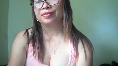 Snapshot of hazeldhane chatting on March 2025 06:57:02 AM hazeldhane online show from March 2025 06:57:02 AM