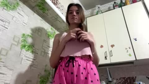 Snapshot of heatherwillman chatting on April 2026 02:20:01 PM Lili online show from April 2026 02:20:01 PM