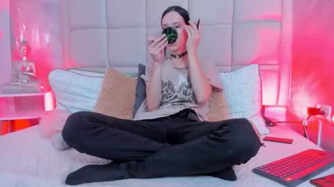 Keira Hecate online show from November 2025 08:20:01 PM