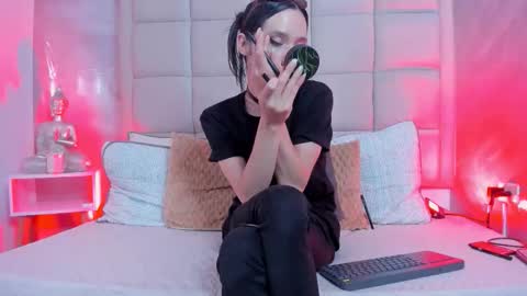 Keira Hecate online show from November 2025 08:10:01 PM