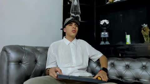 heellboy_ online show from November 2025 02:35:01 AM