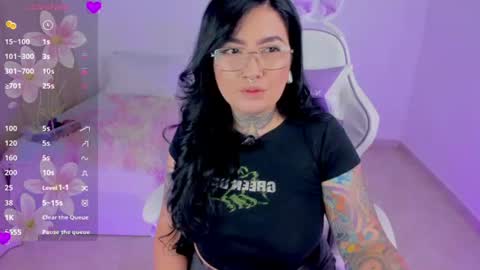 Snapshot of heey_kitty chatting on July 2026 11:04:01 PM IM EMY online show from July 2026 11:04:01 PM