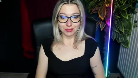 Snapshot of heidi_pleasure chatting on June 2026 04:24:01 AM Heidi online show from June 2026 04:24:01 AM