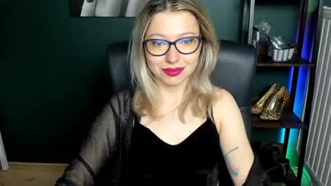 Snapshot of heidi_pleasure chatting on June 2026 04:37:01 AM Heidi online show from June 2026 04:37:01 AM
