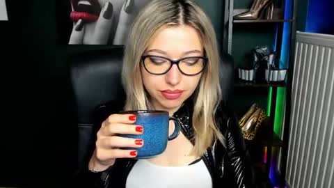 Snapshot of heidi_pleasure chatting on June 2026 04:24:02 AM Heidi online show from June 2026 04:24:02 AM