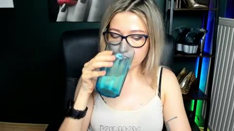 Snapshot of heidi_pleasure chatting on June 2026 10:15:01 AM Heidi online show from June 2026 10:15:01 AM