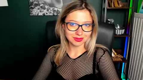 Snapshot of heidi_pleasure chatting on August 2026 09:04:01 AM Heidi online show from August 2026 09:04:01 AM