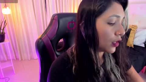              online show from February 2025 06:09:01 PM